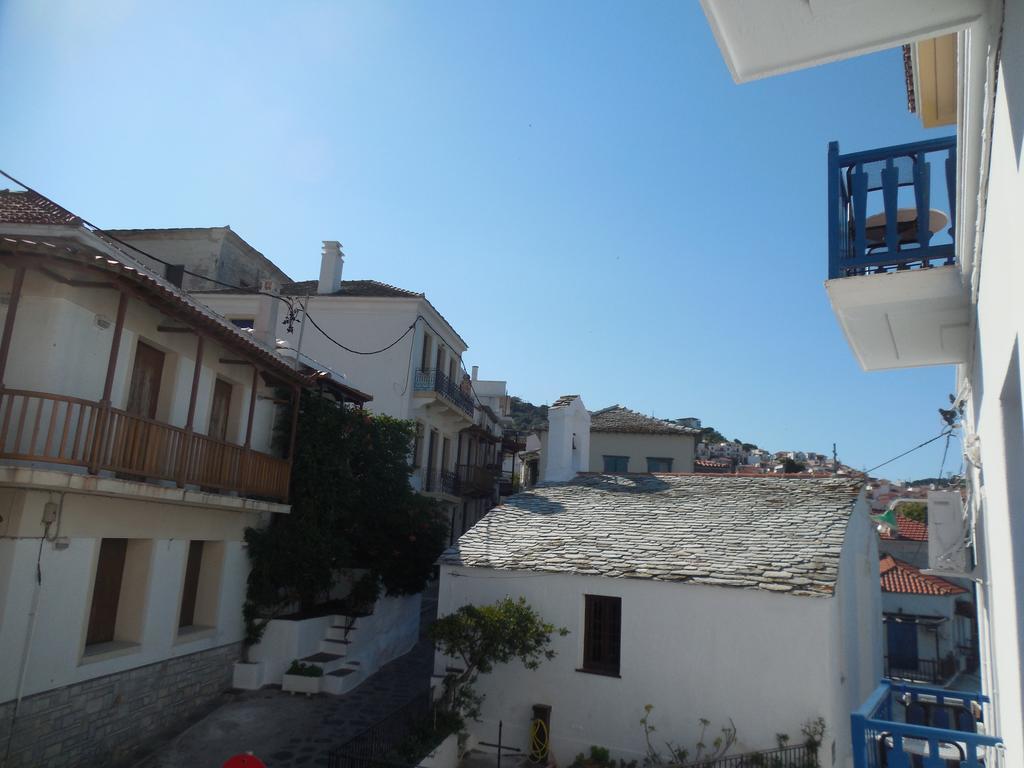 Adonis Rooms Skopelos Town Exterior photo